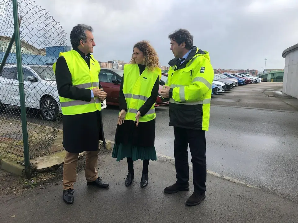 El presidente de la Autoridad Portuaria, la delegada del Gobierno y el consejero de Innovaci&oacute;n, Industria, Transporte y Comercio visitan el Puerto de Santander