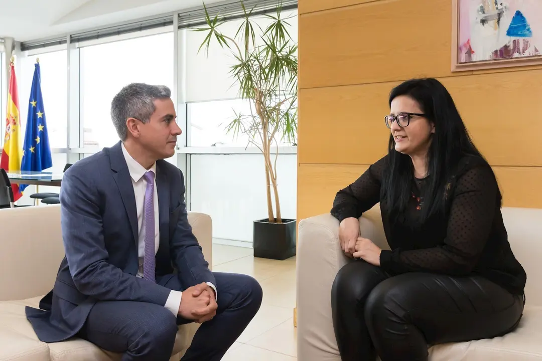 Reuni&oacute;n vicepresidente Pablo Zuloaga con alcaldesa de Cieza Lorena P&eacute;rez