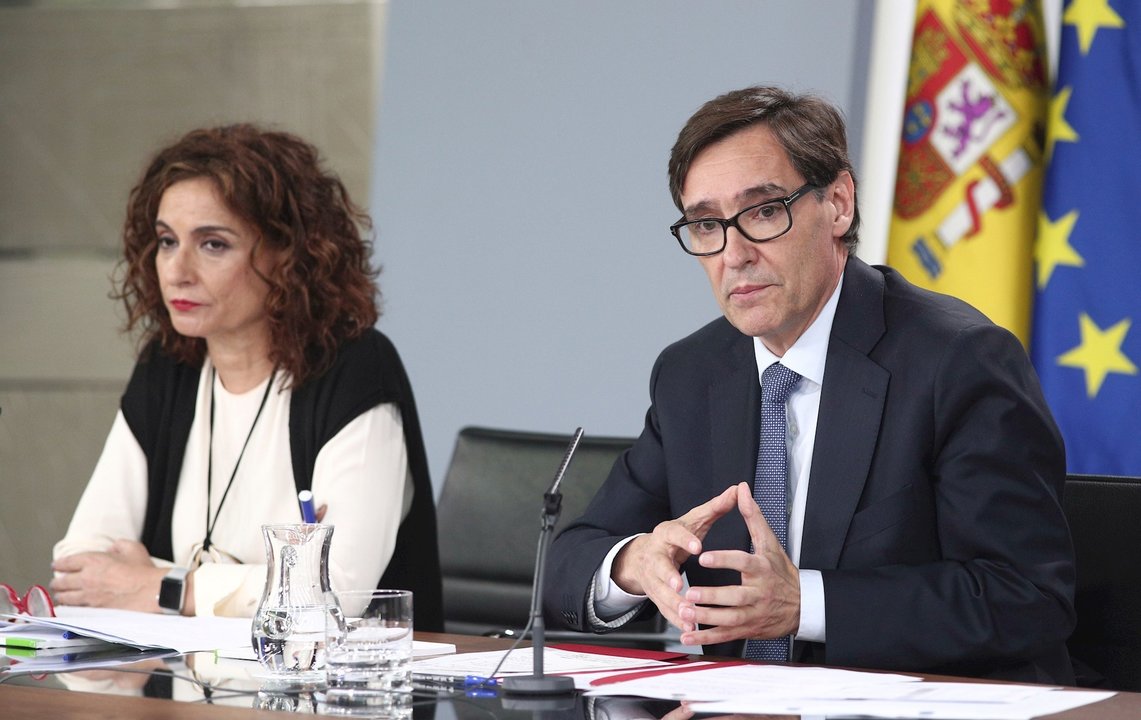 La ministra de Hacienda, María Jesús Montero, y el ministro de Sanidad, Salvador Illa durante la rueda de prensa posterior al Consejo de Ministros convocada ante los medios para informar sobre el coronavirus. 10 de marzo de 2020.