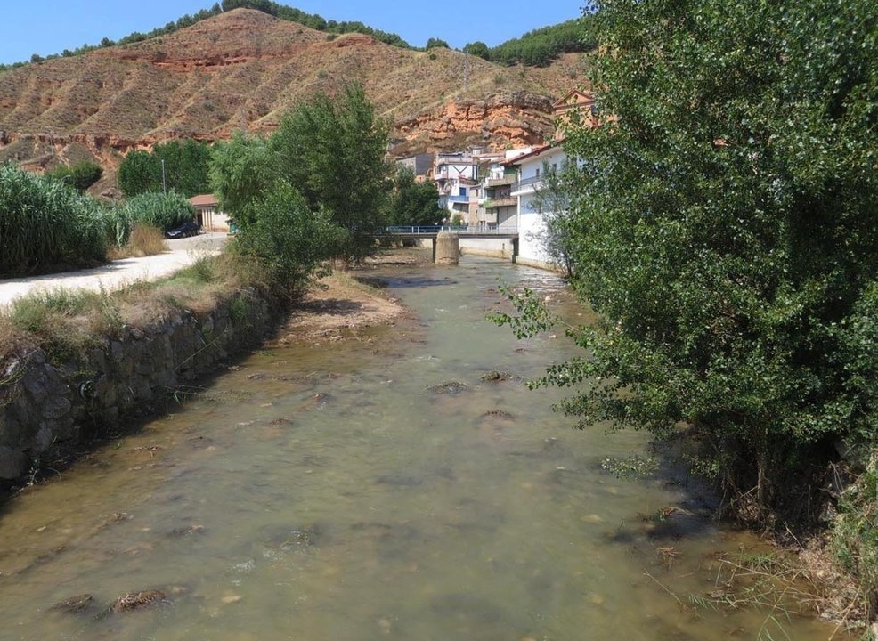 La Confederación Hidrográfica del Ebro (CHE) ha concluido dos actuaciones de limpieza y conservación del cauce del río Huerva