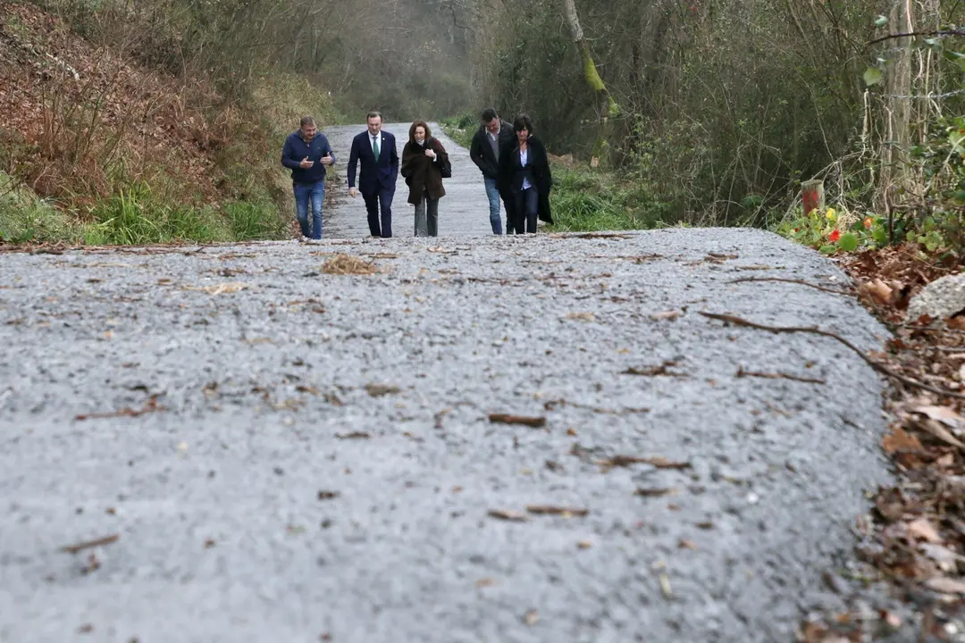 El consejero de Desarrollo Rural visita las actuaciones en caminos rurales en Vald&aacute;liga