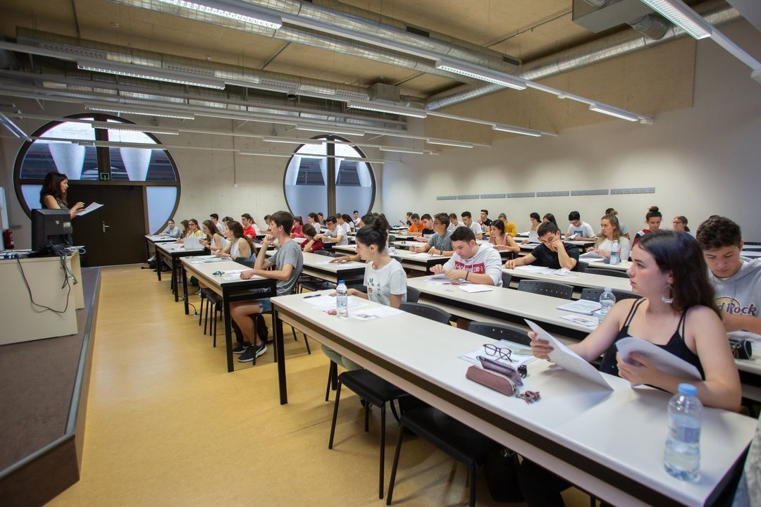 Examen de Selectividad en la Universidad Pública de Navarra. 
