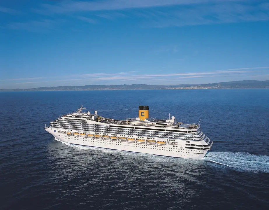 El crucero 'Costa Fortuna' en plena traves&iacute;a