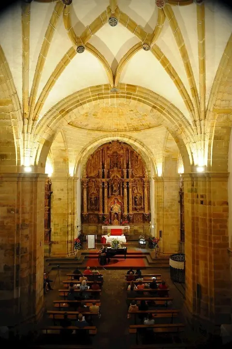 Interior de una iglesia 
