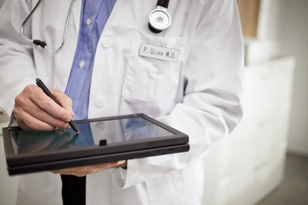 M&eacute;dico, Recurso