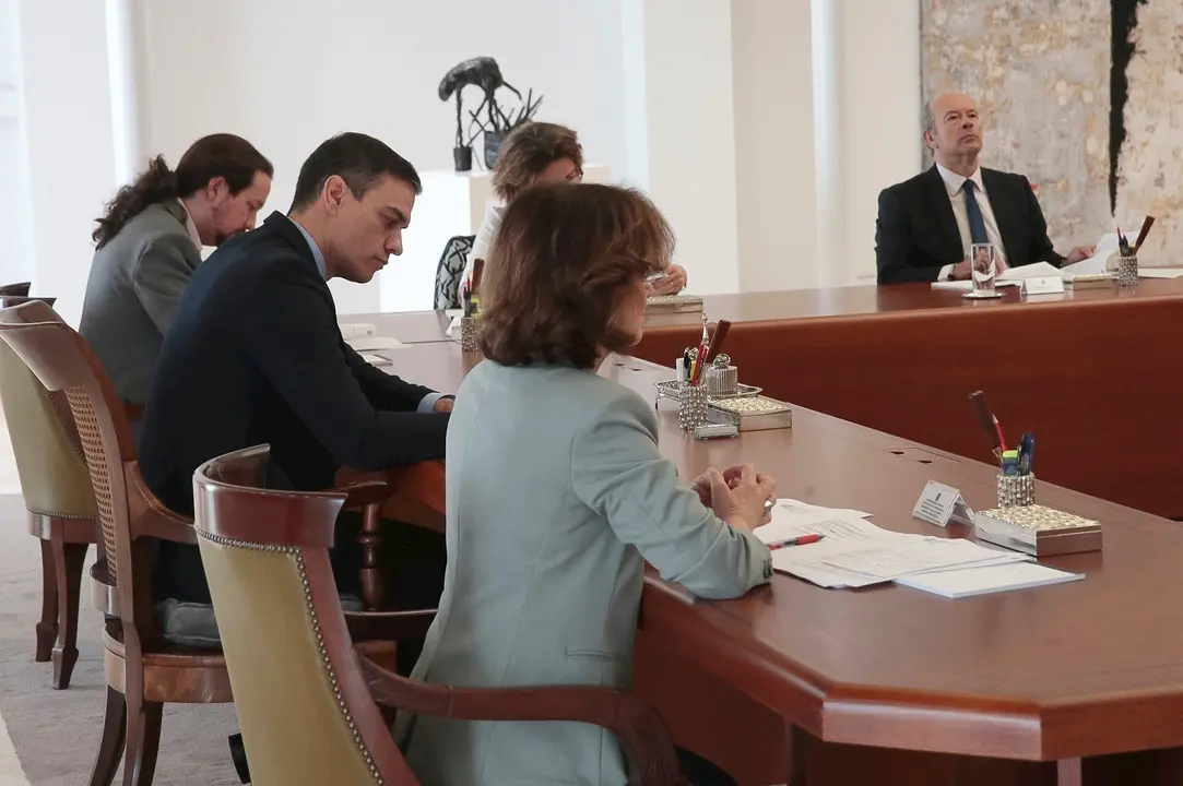 El presidente del Gobierno, Pedro S&aacute;nchez, preside el Consejo de Ministros extraordinario para aprobar medidas para contener el coronavirus