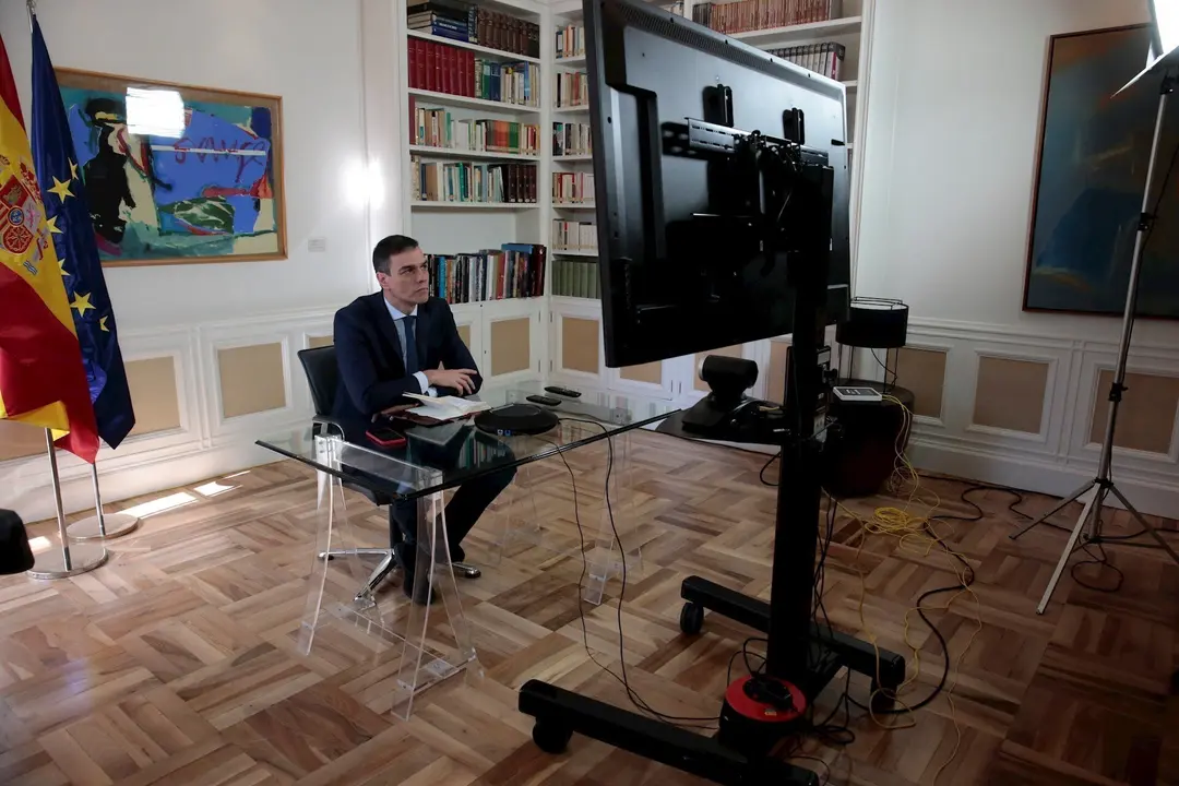 El presidente del Gobierno, Pedro S&aacute;nchez, preside por videoconferencia la reuni&oacute;n interministerial para el seguimiento de medidas por el coronavirus, en la Moncloa, en Madrid (Espa&ntilde;a), a 13 de marzo de 2020.