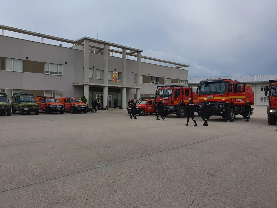 Militares de la Unidad Militar de Emergencias (UME) en la base de Torrej&oacute;n de Ardoz (Madrid)