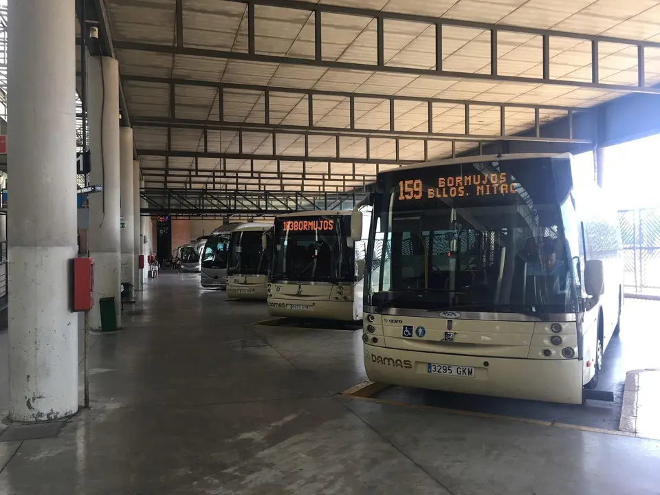 Autobuses en la estaci&oacute;n de Plazas de Armas de Sevilla