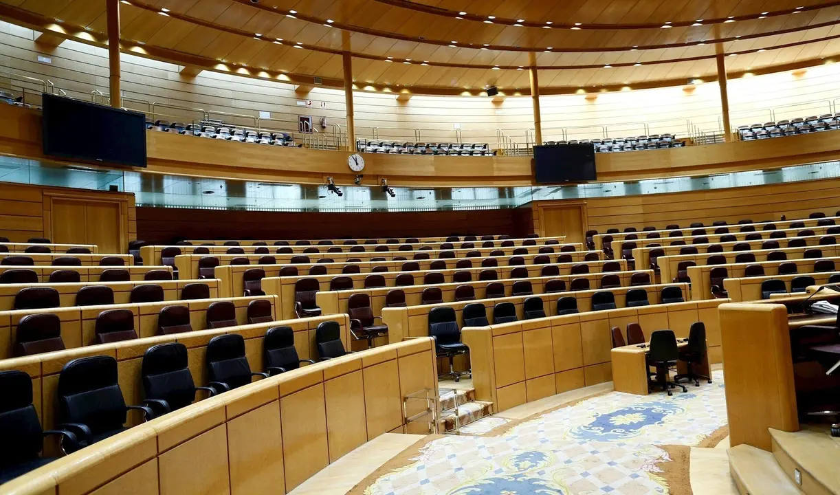Imagen del hemiciclo del Senado vac&iacute;o.