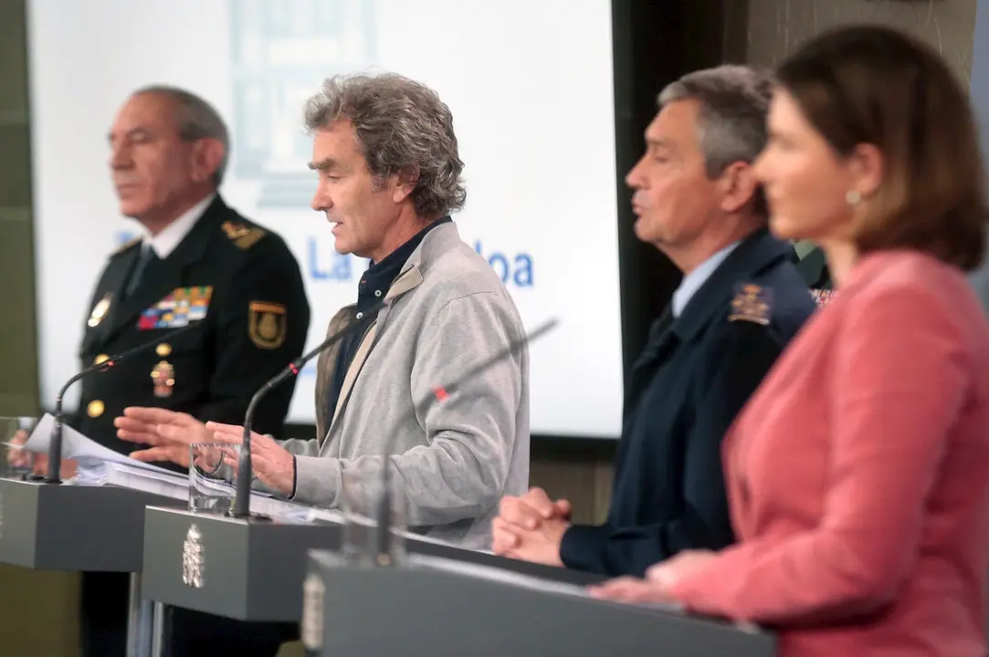 El DAO de la Polic&iacute;a, Jos&eacute; &Aacute;ngel Gonz&aacute;lez; el director del Centro de Coordinaci&oacute;n de Alertas y Emergencias Sanitarias, Fernando Sim&oacute;n; el general del Ej&eacute;rcito del Aire Miguel &Aacute;ngel Villarroya; 