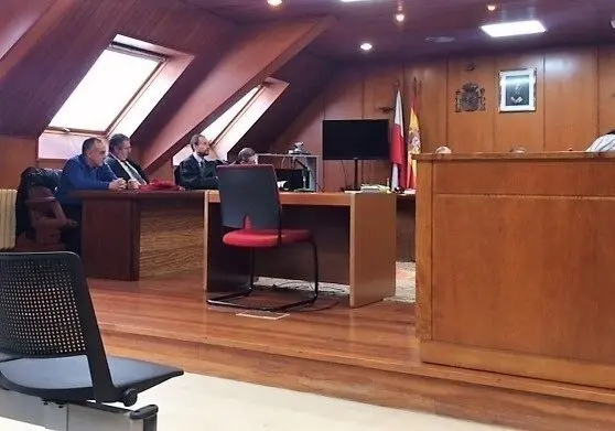 El jurado declar&oacute; culpable al agente de la Guardia Civil de Tr&aacute;fico acusado de cometer diversas irregularidades para favorecer a la empresa de transportes de su esposa (archivo), al que posteriormente absolvi&oacute; el TSJC en segunda instancia