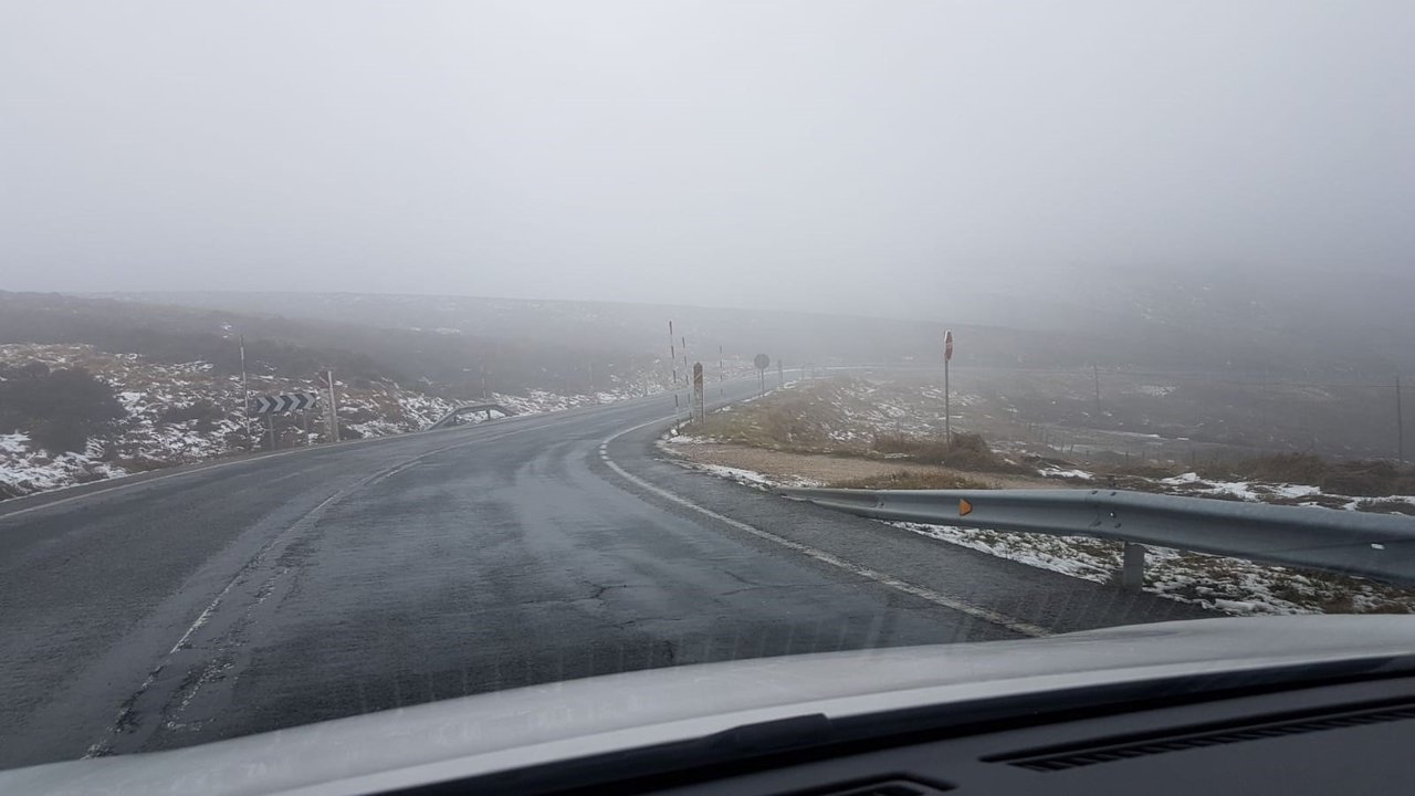 Carretera de Cantabria con nieve