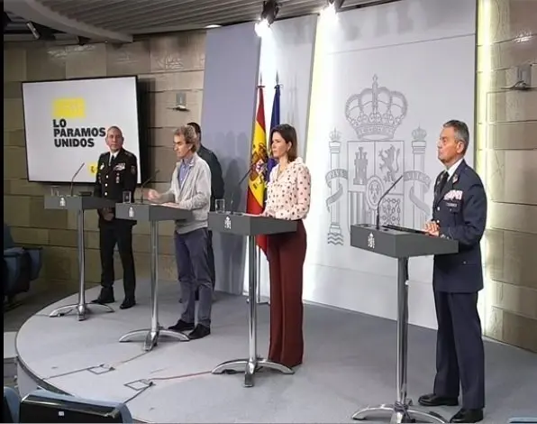 (I-D) El DAO de la Polic&iacute;a, Jos&eacute; &Aacute;ngel Gonz&aacute;lez; el DAO de la Guardia Civil, Laurentino Ce&ntilde;a; el director del Centro de Coordinaci&oacute;n de Alertas y Emergencias Sanitarias, Fernando Sim&oacute;n; y el general del Ej&eacute;rcito del Aire Miguel &Aacute;ngel Villarroya