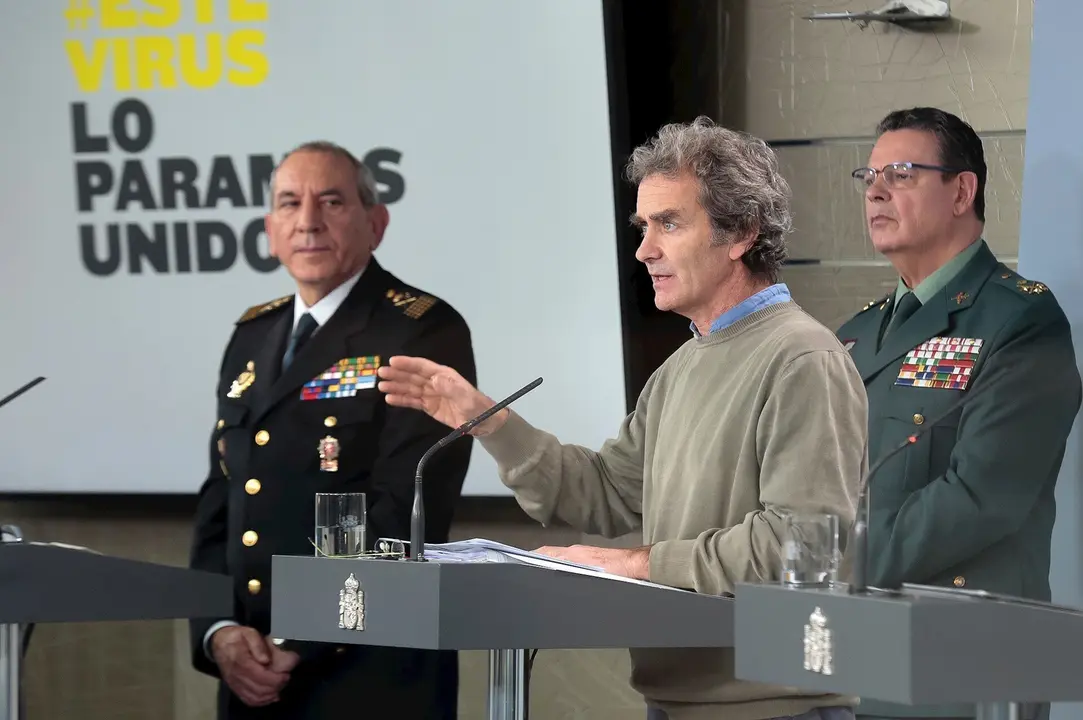 (I-D) El director adjunto operativo (DAO) de la Polic&iacute;a, Jos&eacute; &Aacute;ngel Gonz&aacute;lez, el teniente general, Laurentino Ce&ntilde;a, y el director del Centro de Coordinaci&oacute;n de Alertas y Emergencias Sanitarias del Ministerio de Sanidad, Fernando Sim&oacute;n. 19 de marzo de 2020