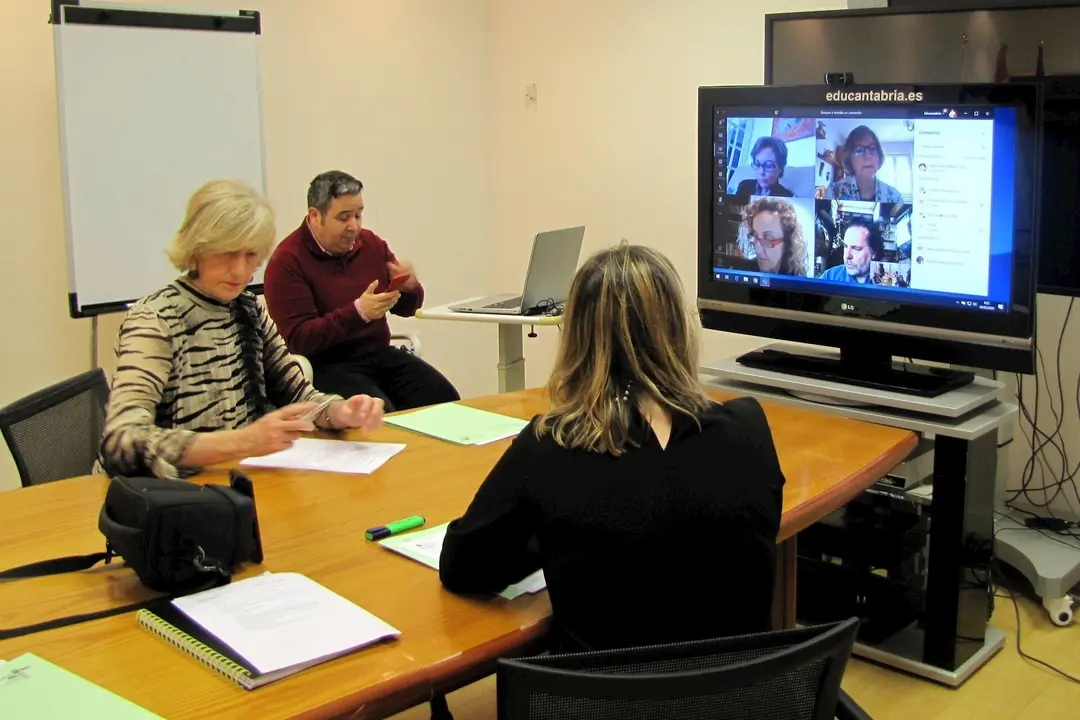 Lomb&oacute; analiza con los comit&eacute;s de directores la primera semana sin docencia presencial