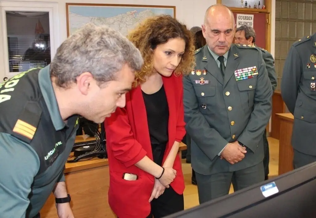 DELEGADA EN VISITA A GUARDIA CIVIL