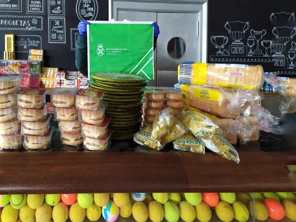 Alimentos donados por la Sociedad de Tenis
