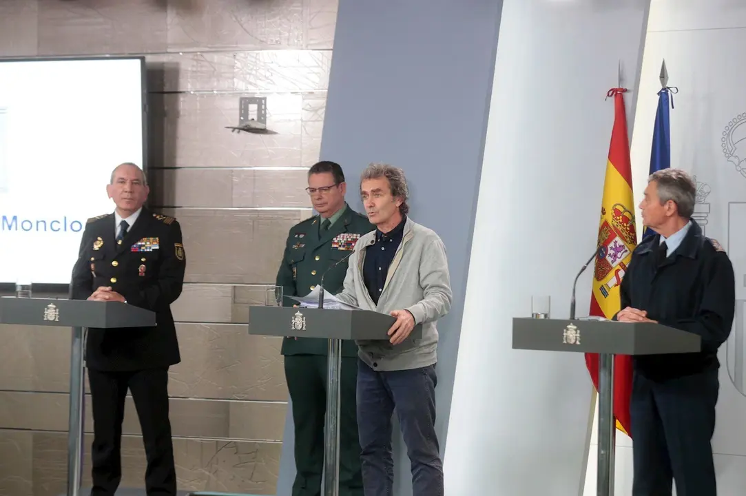 (I-D) El DAO de la Polic&iacute;a, Jos&eacute; &Aacute;ngel Gonz&aacute;lez; el DAO de la Guardia Civil, Laurentino Ce&ntilde;a; el director del Centro de Coordinaci&oacute;n de Alertas y Emergencias Sanitarias, Fernando Sim&oacute;n; y el general del Ej&eacute;rcito del Aire Miguel &Aacute;ngel Villarroya,