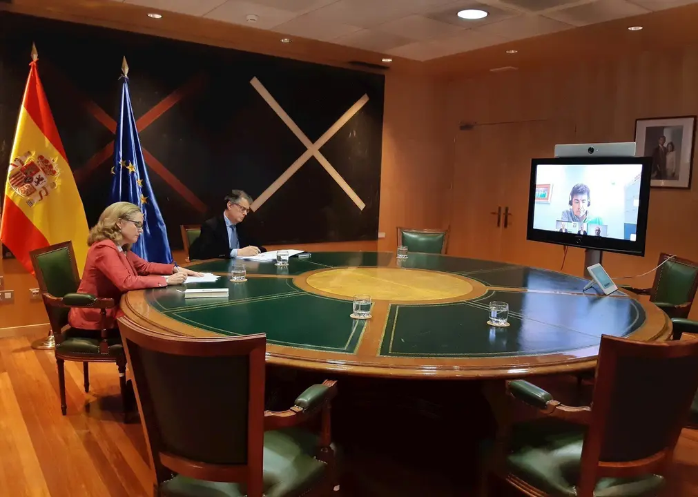 Videoconferencia de la vicepresidenta del Gobierno y ministra de Asuntos Econ&oacute;micos y Transformaci&oacute;n Digital, Nadia Calvi&ntilde;o, y el secretario de Estado de Telecomunicaciones e Infraestructuras Digitales, Roberto S&aacute;nchez, con los operadores.