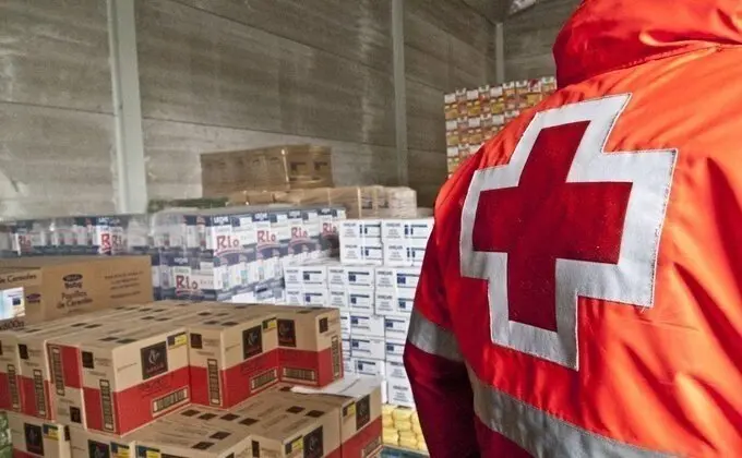 Almacen de alimentos que reparte Cruz Roja