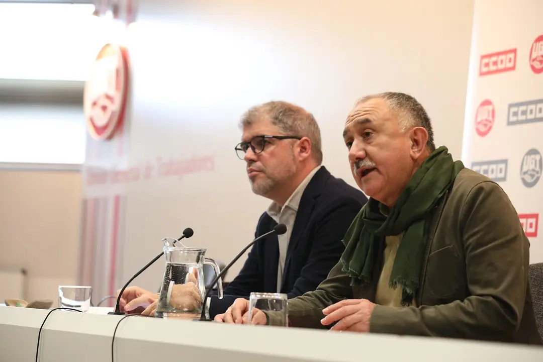 El secretario general de CC.OO, Unai Sordo (i) y el de UGT, Pepe &Aacute;lvarez (d)