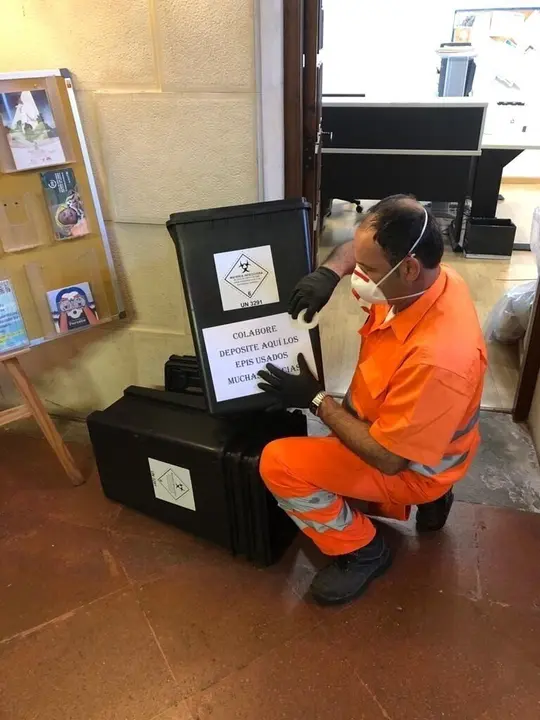 Contenedores espec&iacute;ficos para equipos de protecci&oacute;n indivual