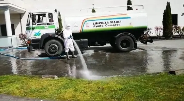 Trabajos de desinfecci&oacute;n en Camargo