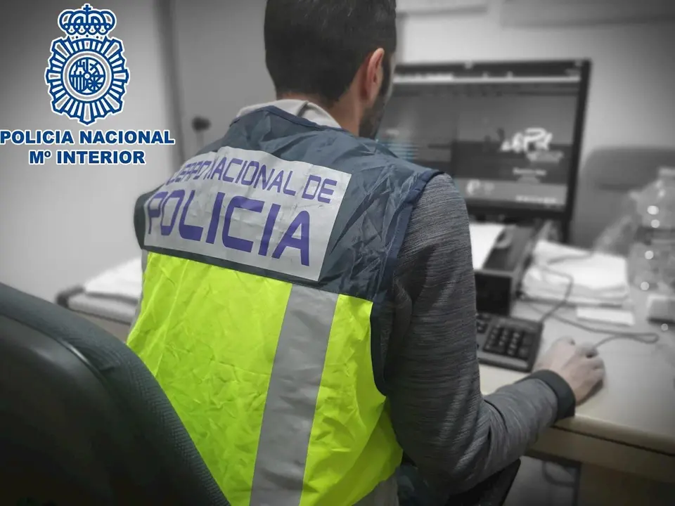 Detenido en Huesca un joven por estafar a trav&eacute;s de la venta de objetos de segunda mano por Internet.