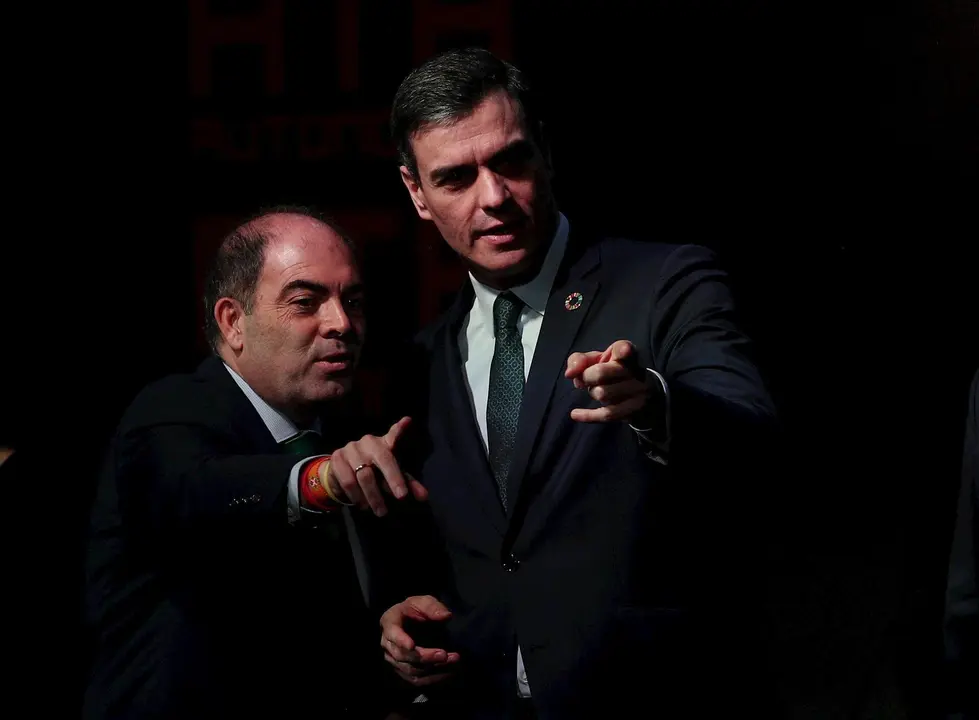 El presidente del Gobierno, Pedro S&aacute;nchez, junto al presidente de la Federaci&oacute;n de Asociaciones de Trabajadores Aut&oacute;nomos (ATA), Lorenzo Amor, en una imagen de archivo