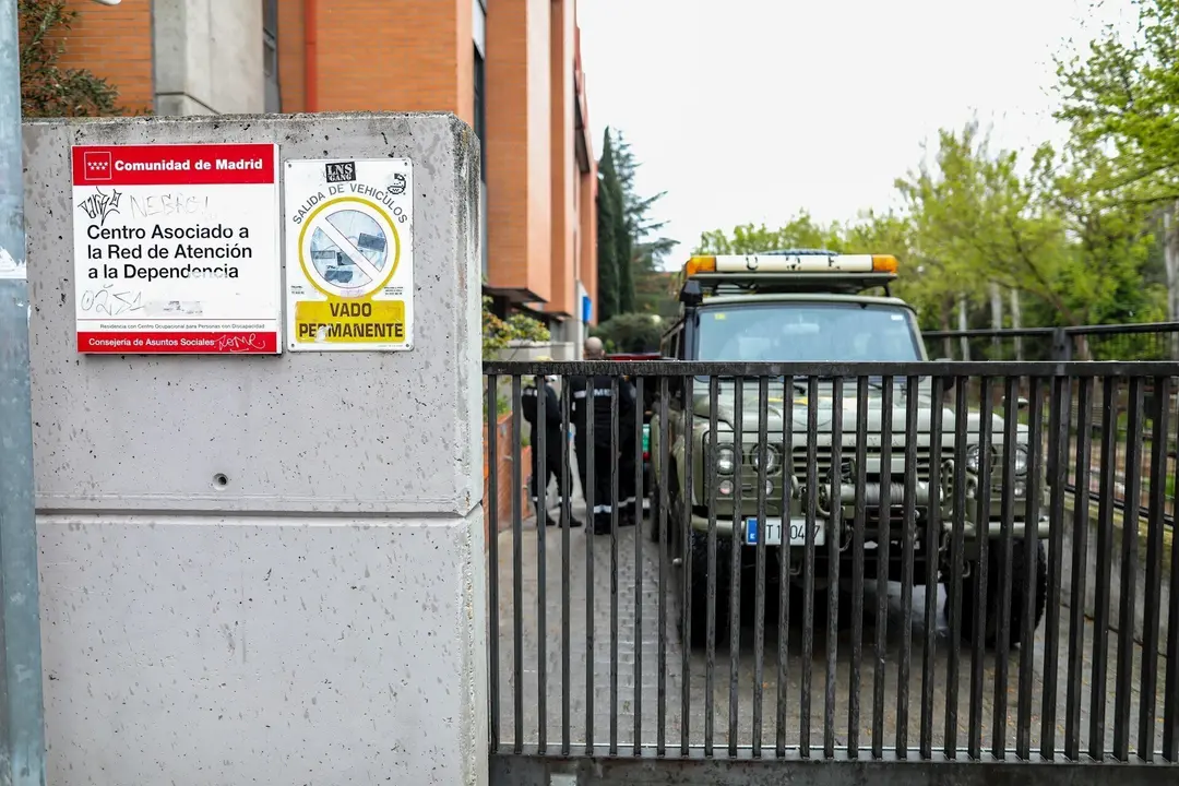 Cami&oacute;n del ej&eacute;rcito en la Residencia Belisana para personas con discapacidad de Madrid.