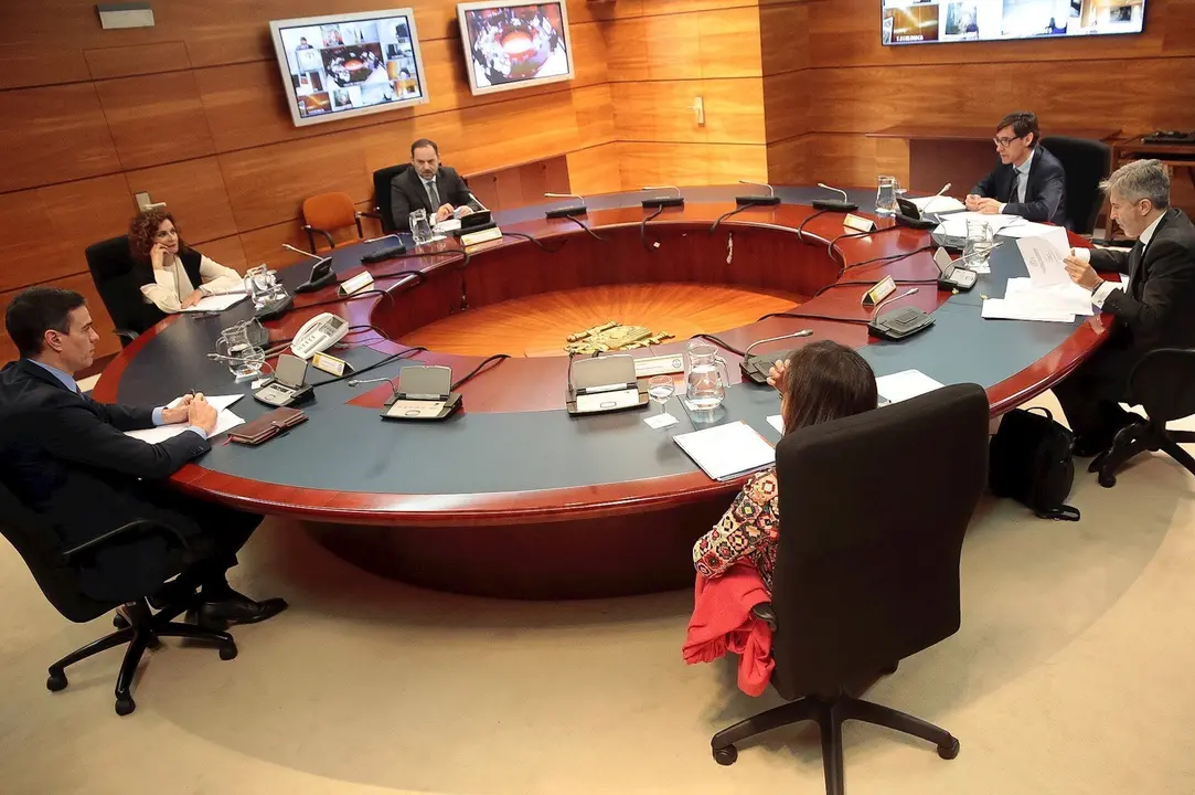 El presidente del Gobierno, Pedro S&aacute;nchez, preside la reuni&oacute;n del Comit&eacute; de Gesti&oacute;n de Crisis para tratar la situaci&oacute;n del coronavirus en el pa&iacute;s, en Madrid (Espa&ntilde;a), a 27 de marzo de 2020.
