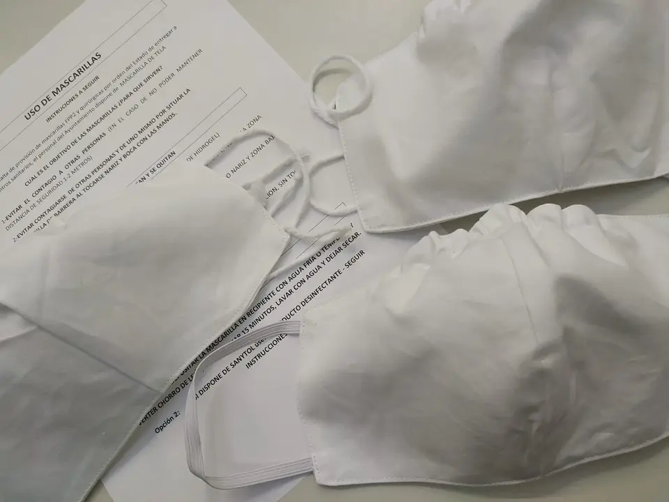 El Ayuntamiento de Calatayud reparte mascarillas a los peque&ntilde;os comercios.