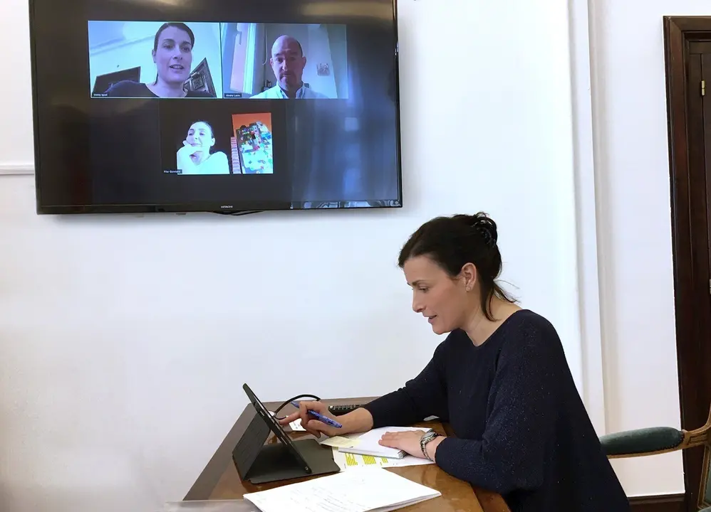 La alcaldesa de Santander, Gema Igual, en la reni&oacute;n de servicios sociales