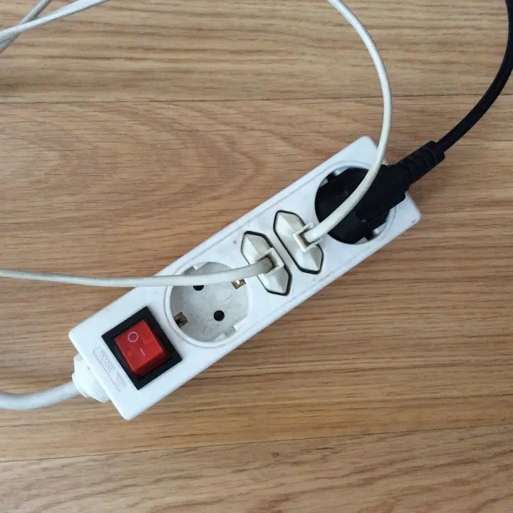 Enchufe, enchufes, electricidad, factura, luz, regleta