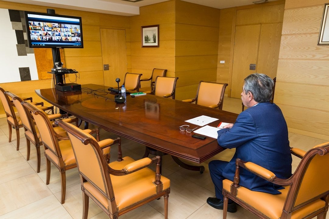 El presidente de Cantabria, Miguel Ángel Revilla, en la videoconferencia con Pedro Sánchez y el resto de presidentes autonómicos