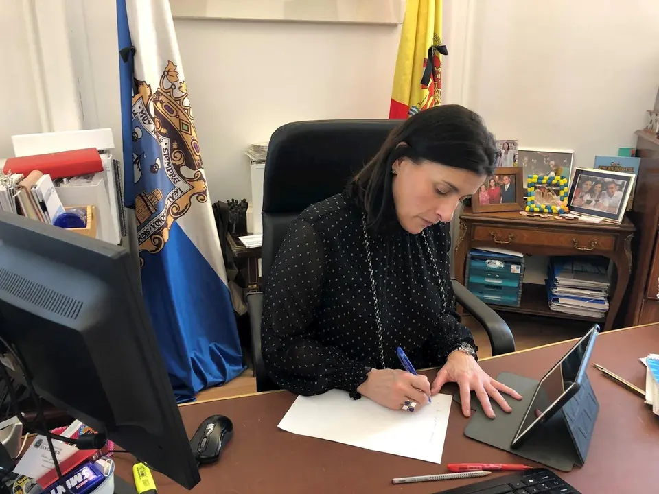 La alcaldesa de Santander, Gema Igual, en reuni&oacute;n con portavoces