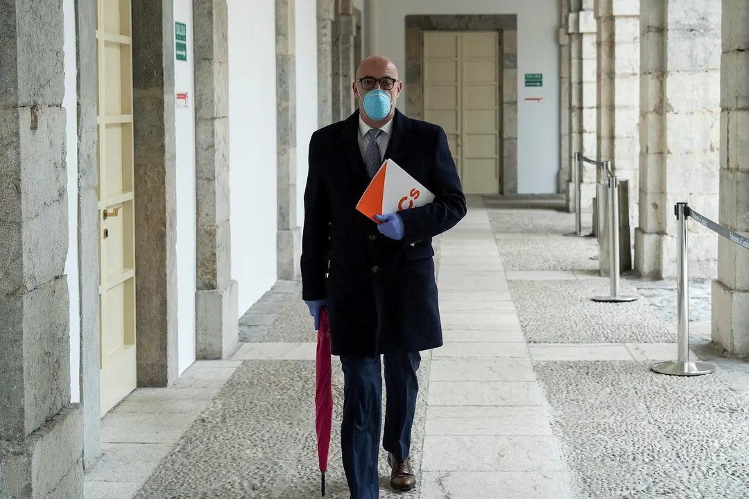 F&eacute;lix Alvarez, portavoz de Cs, llega al Parlamento con mascarilla
