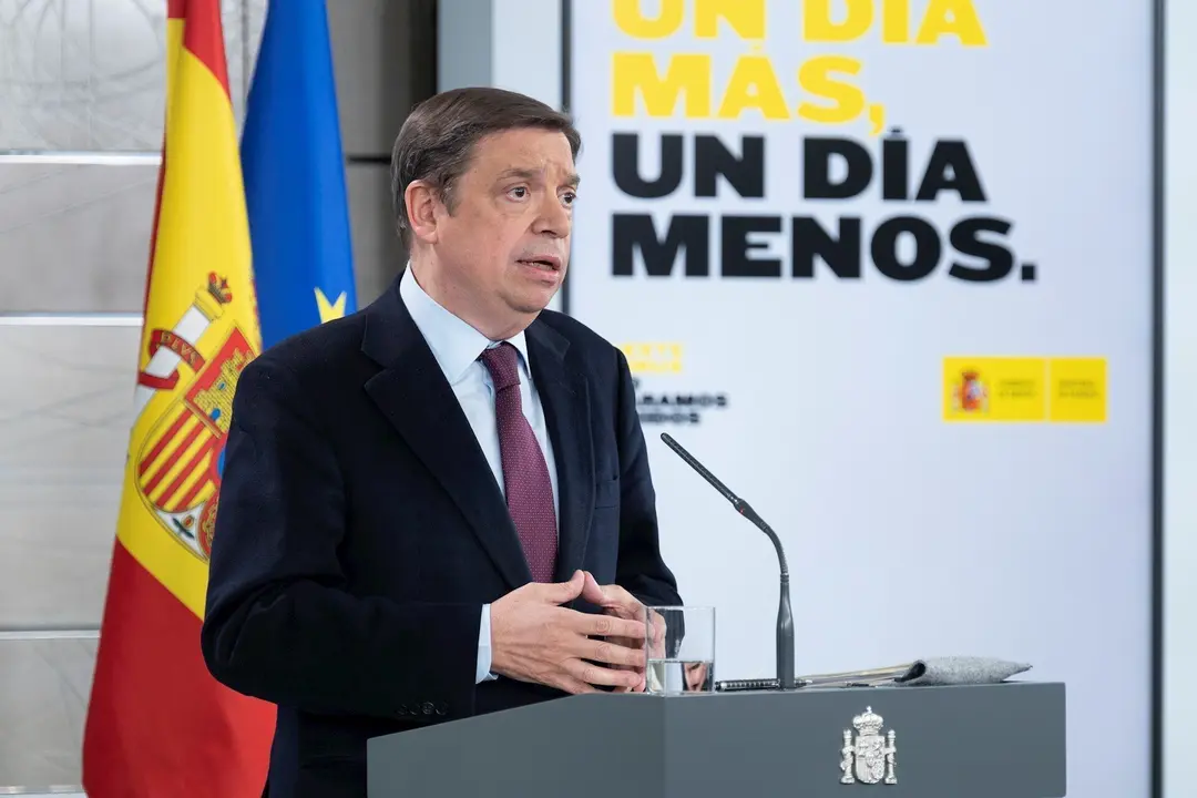 El ministro de Agricultura, Pesca y Alimentaci&oacute;n, Luis Planas, durante una rueda de prensa tras el Consejo de Ministros, en el Palacio de la Moncloa, en Madrid (Espa&ntilde;a) a 7 de abril de 2020.
