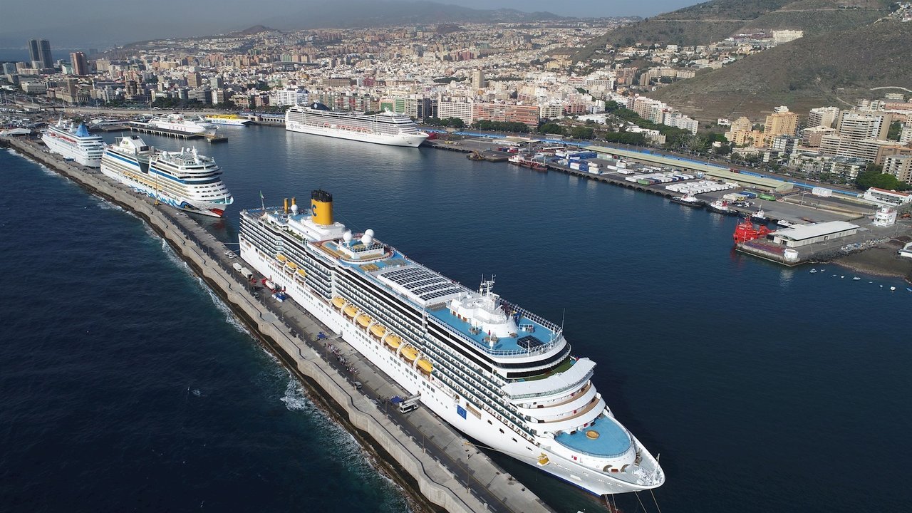 Imagen de archivo de cruceros en el Puerto de Santa Cruz de Tenerife