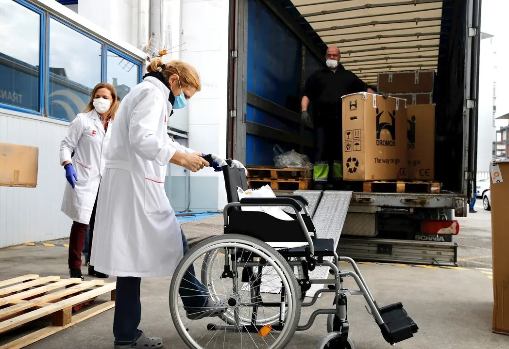Donaci&oacute;n sillas ortop&eacute;dicas al Hospital de Laredo