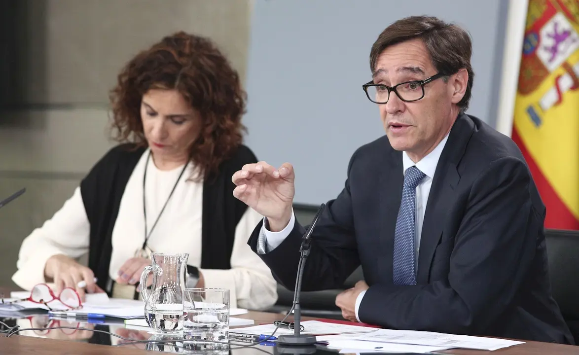 La ministra de Hacienda, Mar&iacute;a Jes&uacute;s Montero, y el ministro de Sanidad, Salvador Illa