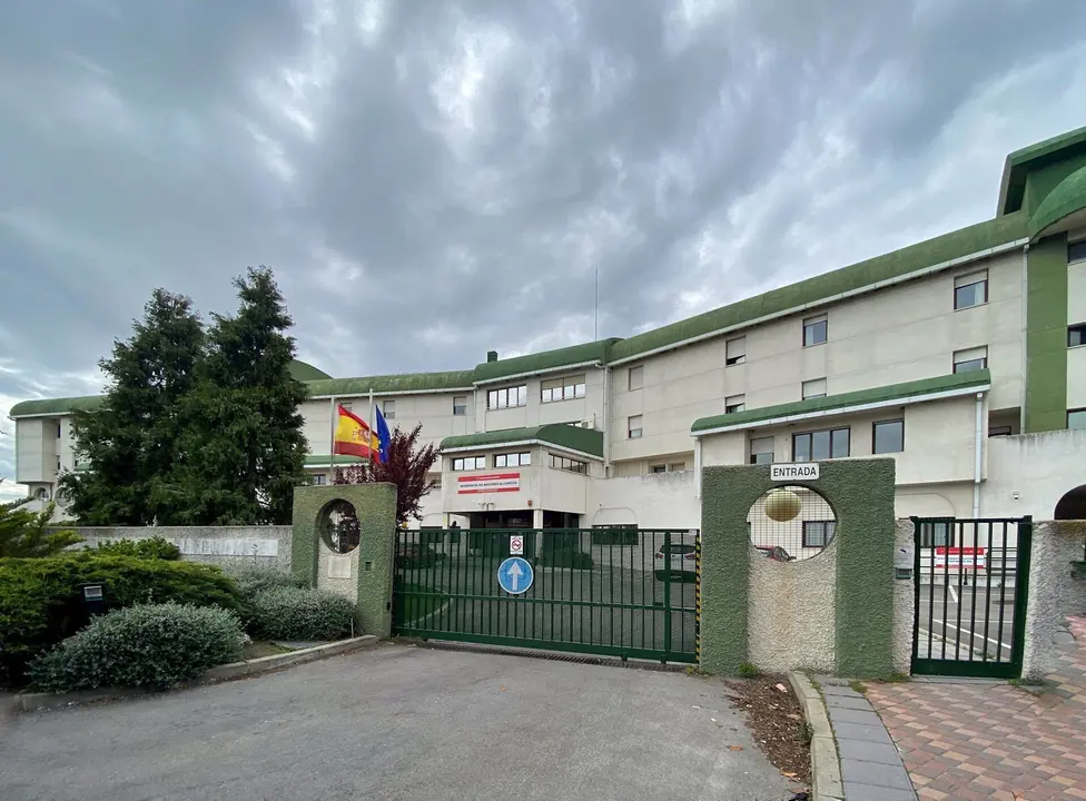 Fachada de una residencia de mayores en Alcorc&oacute;n (Madrid)