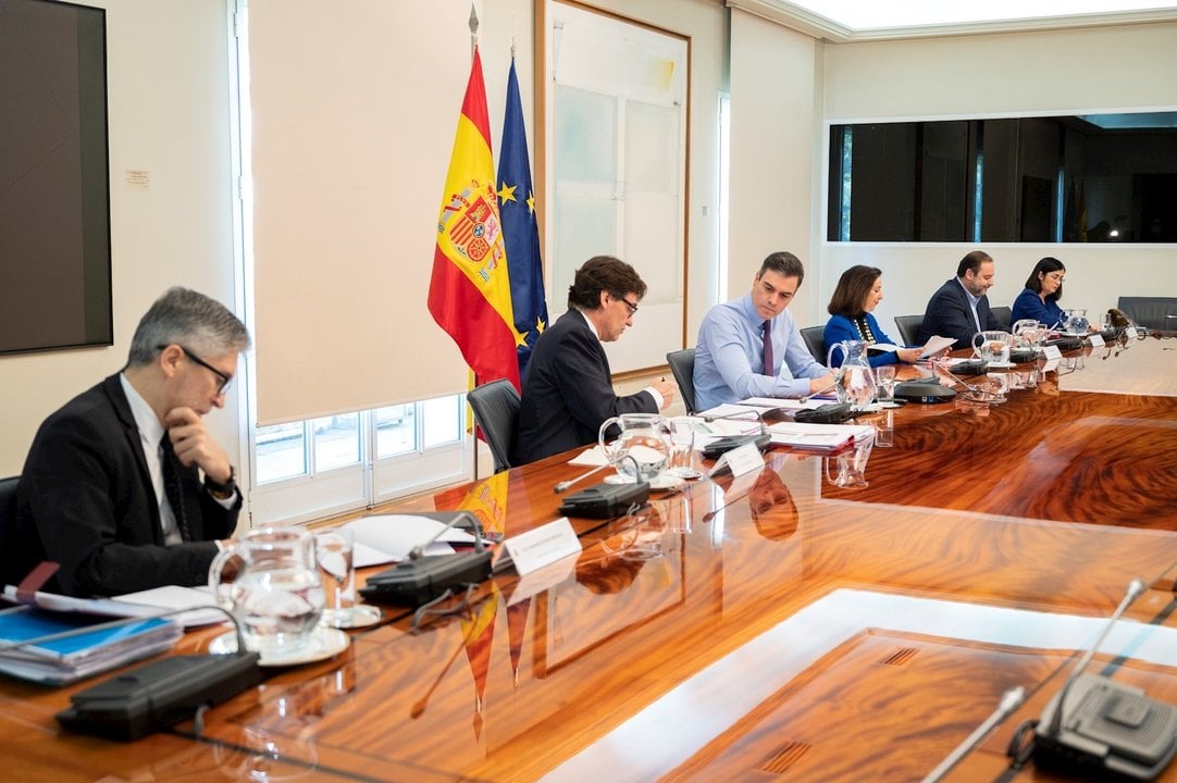 Pedro Sánchez preside la reunión con los presidentes de las Comunidades y Ciudades Autónomas por videoconferencia.