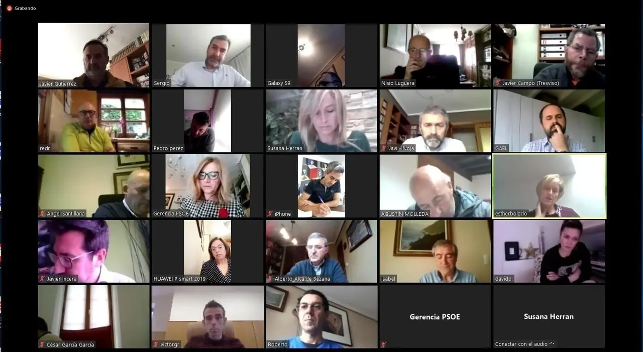Reuni&oacute;n telem&aacute;tica del secretario general del PSOE de Cantabria y vicepresidente del Gobierno regional, Pablo Zuloaga, con alcaldes y concejales socialistas