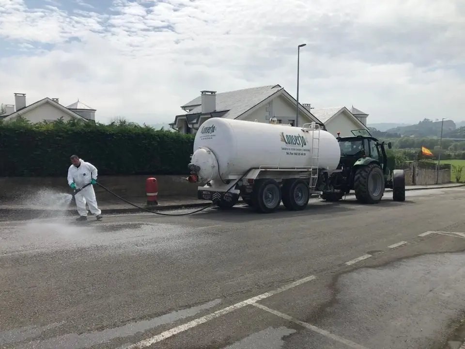 Labores de desinfeccion en Camargo