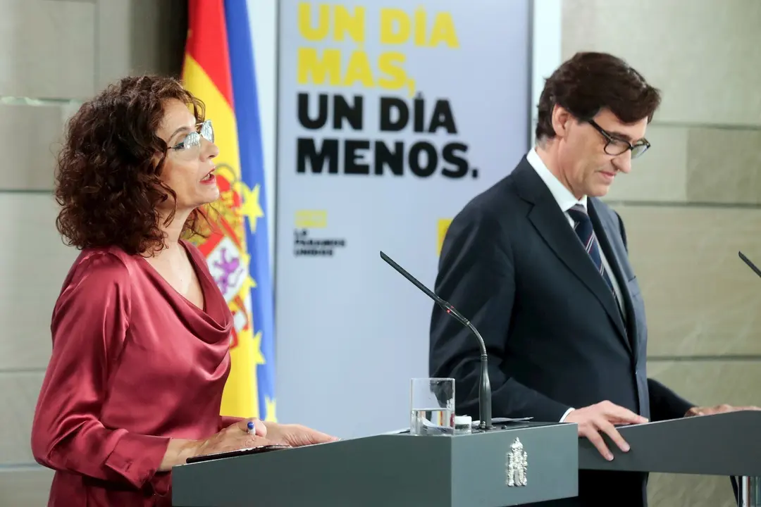 La ministra de Hacienda y portavoz del Gobierno, Mar&iacute;a Jes&uacute;s Montero, y el ministro de Sanidad, Salvador Illa, durante la rueda de prensa posterior al Consejo de Ministros 