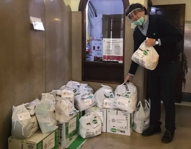 Reparto de EPIs a porteros