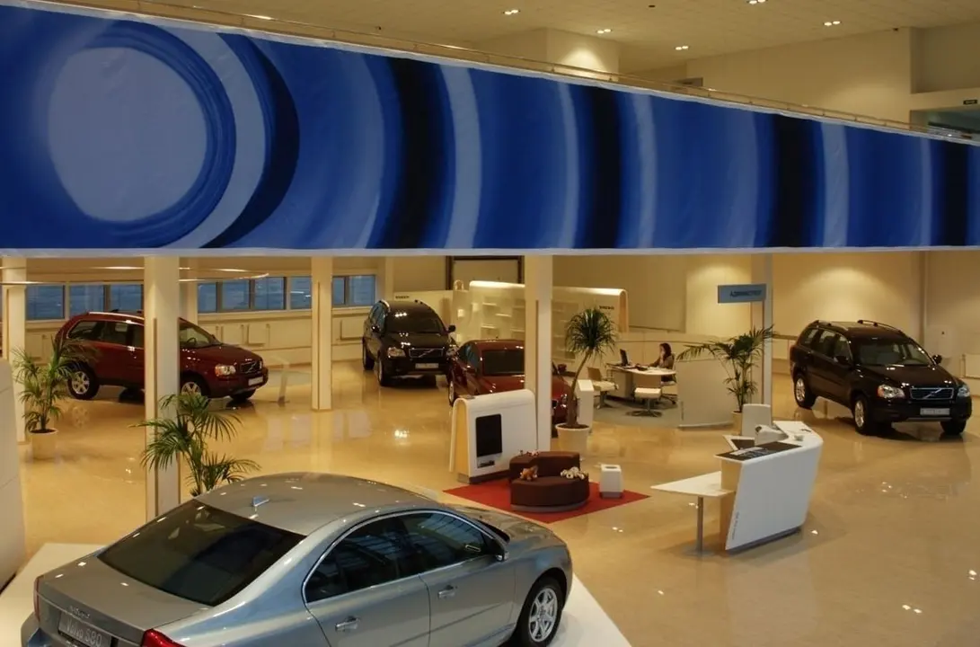 Imagen de un concesionario de veh&iacute;culos.