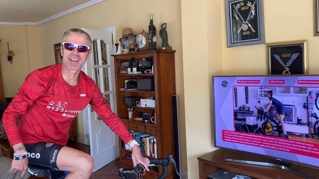 Mart&iacute;n Fiz durante la iniciativa 'Pedales contra el virus'